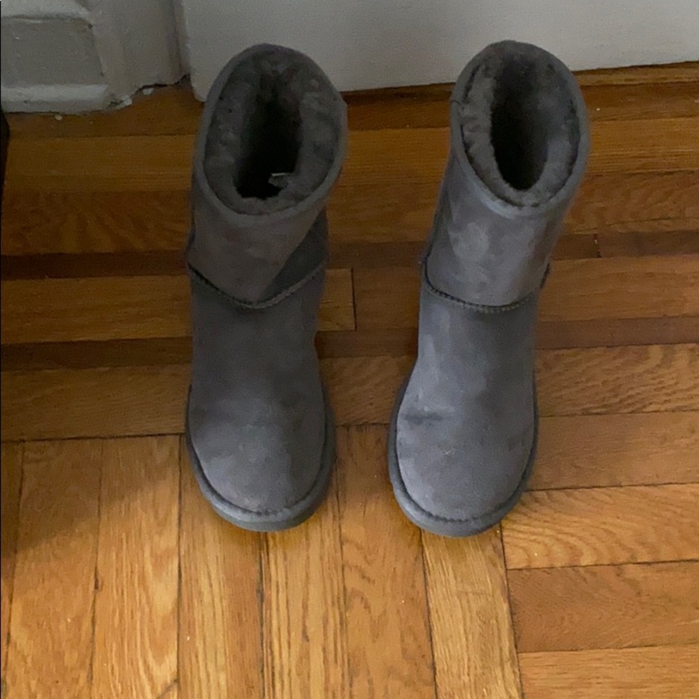 Grey ugg short boots